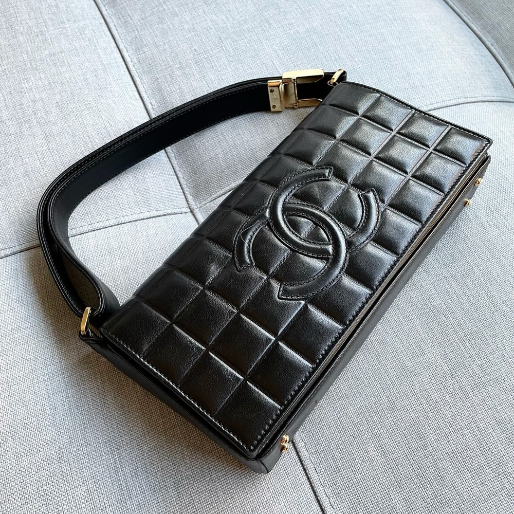 Chanel Vintage Chocolat Black Leather Shoulder Bag - Picture 2 of 8